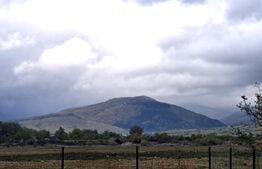 Casă nouă pe parter cu vedere spre munți – Tărlungeni, Brașov