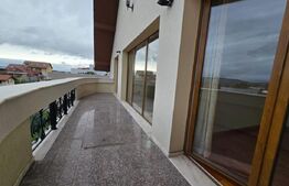 Vile  cu piscina exclusivista de vanzare in zona  Grand Hotel Italia