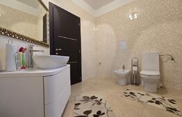 Vila  cu piscina exclusivista de vanzare in zona  Grand Hotel Italia