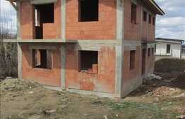 Casa individuala 127 mp, teren 425 mp, zona linistita de case!