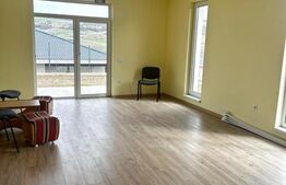 Casă cu 3 dormitoare, 100 mp, 500 mp teren, Corușu