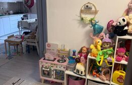 Apartament cu 3 camere, parter inalt, zona Florilor, cu parcare inclusa