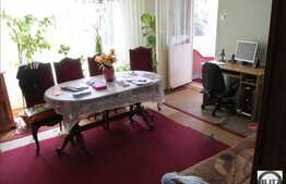 De vanzare 100 mp, 3 camere, zona Interservisan. Boxa la subsol inclusa