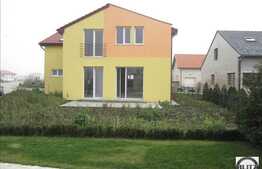 Casa situata intr-un cartier modern si linistit !