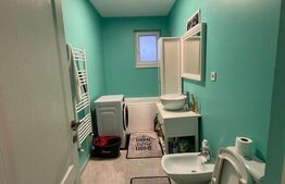 Apartament semidecomandat cu 3 camere, gradina de 80 mp, parcare, zona Terra