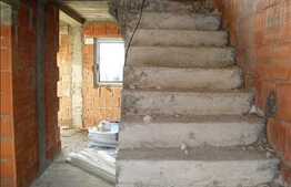 Casa la pret de apartament! 130 mp utili, semifinisata in zona Floresti.