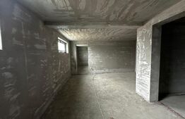 Casă nouă la roșu, tencuită interior, cu teren generos și garaj dublu!