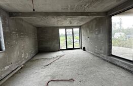 Casă nouă la roșu, tencuită interior, cu teren generos și garaj dublu!