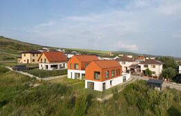 Casa în care te regăsești – confort, rafinament și priveliște superbă!