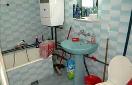 Casa de vanzare 400 mp teren + spatii de depozitare, zona sensului giratoriu