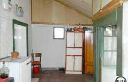 Vanzare casa renovabila cu  796 mp teren, 10.5 ml front