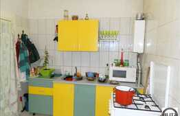 Vanzare casa renovabila cu  796 mp teren, 10.5 ml front