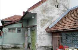 Vanzare casa renovabila cu  796 mp teren, 10.5 ml front