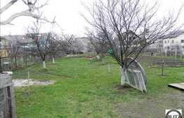 Vanzare casa renovabila cu  796 mp teren, 10.5 ml front