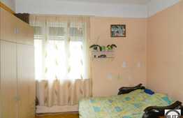 Vanzare casa renovabila cu  796 mp teren, 10.5 ml front