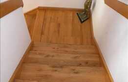 Front la 2 strazi ! O casa primitoare !