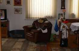 Front la 2 strazi ! O casa primitoare !