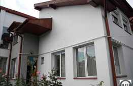 Front la 2 strazi ! O casa primitoare !