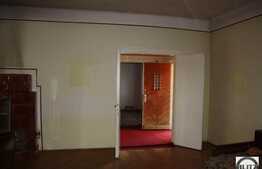 Casa solida renovabila in zona foarte buna!