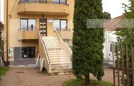 Imobil Situat La Artera Principala. Finisat, Suprafata Generoasa !!