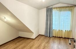 Casă înșiruită cu 5 camere tip duplex în Tractorul|curte proprie|loc de parcare