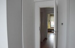 Apartament cu 5 camere, 3 băi, curte situat în vilă, zona Tractorul