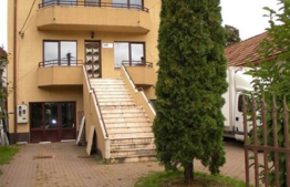 Imobil Situat La Artera Principala. Finisat, Suprafata Generoasa !!