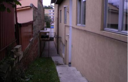 Imobil Situat La Artera Principala. Finisat, Suprafata Generoasa !!
