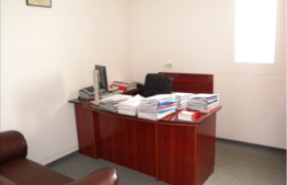 Imobil Situat La Artera Principala. Finisat, Suprafata Generoasa !!