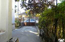 O casa renovata in zona linistita!