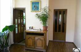 O casa renovata in zona linistita!