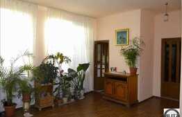 O casa renovata in zona linistita!