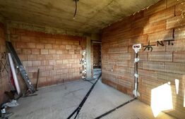 Casă cu terasă panoramică și proiect premium în Corușu