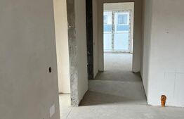 Apartament decomandat cu 3 camere, cu suprafata de 65,70 mp, parcare, zona Terra