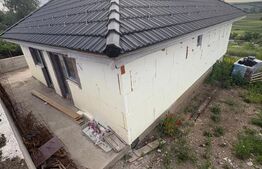 Casa moderna pe parter, semifinisata, teren 500 mp – Apahida