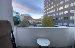 Garsoniera decomandata, balcon, zona Centrala