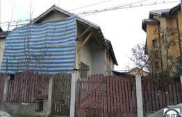 Casa la rosu, 260 mp, teren 299 mp, zona linistita de case!