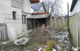 Casa la rosu, 260 mp, teren 299 mp, zona linistita de case!