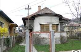 Vanzare casa renovabila/demolabila cu 800 mp teren