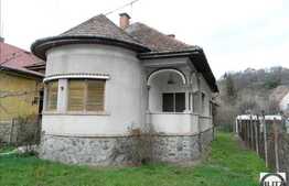 Vanzare casa renovabila/demolabila cu 800 mp teren