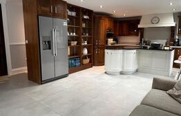 Vilă pentru pretențioși și teren 832mp la intrare în Dezmir!