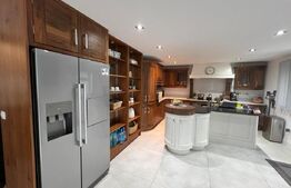 Vilă cu finisaje LUX și teren de 832mp la intrare în Dezmir!