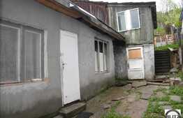 Vanzare casa demolabila cu 865 mp teren!