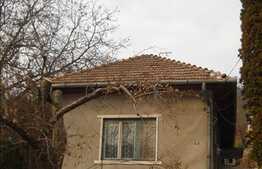 Casa demolabila cu 2330 mp de teren!!