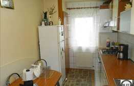 Apartament cu 3 camere de vanzare, decomandat, zona BIG