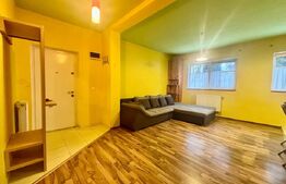 Apartament 3 camere 53 mp , 2 parcări, curte 