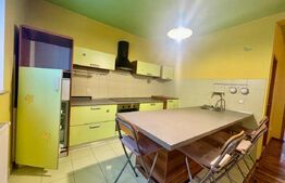 Apartament 3 camere 53 mp , 2 parcări, curte 