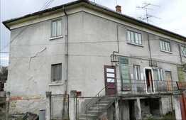 Vanzare casa demolabila sau renovabila cu front de 40 ml, 200 mp utili