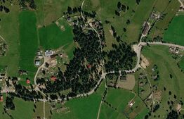  Teren 1.173 mp lângă liziera pădurii, apa si curent la front, Mărișel