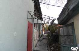 Casa de vanzare renovabila, 80 mp utili si 400 mp teren, curte comuna